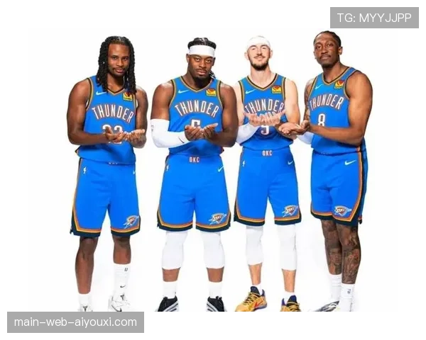 NBA赛场独行侠替补阵容表现出色，拉塞尔与威廉姆斯合力追分，助力球队反击